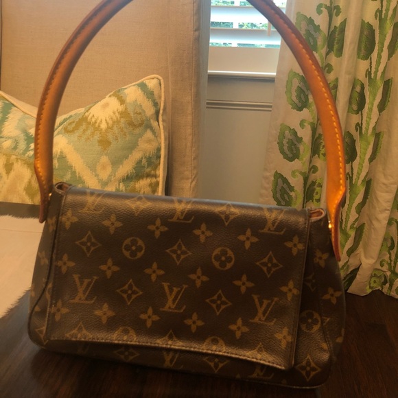 Authentic Louis Vuitton Looping bag - Picture 8 of 10